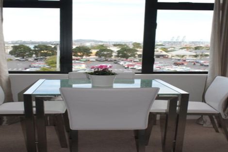 Photo of property in 2b/4 Fleet Street, Devonport, Auckland, 0624