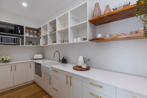 Photo of property in 12 Kowhai Street, Strandon, New Plymouth, 4312