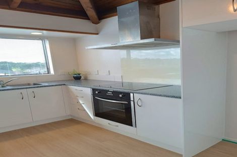 Photo of property in 34b Mark Edward Drive, Half Moon Bay, Auckland, 2012