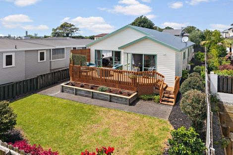 Photo of property in 9a Bradbury Road, Botany Downs, Auckland, 2010