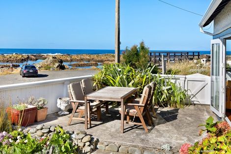 Photo of property in 336 The Esplanade, Island Bay, Wellington, 6023