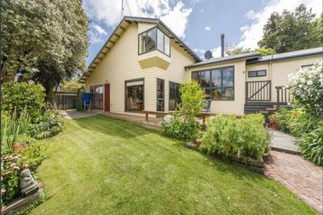 Photo of property in 24 Weston Avenue, Roslyn, Palmerston North, 4414