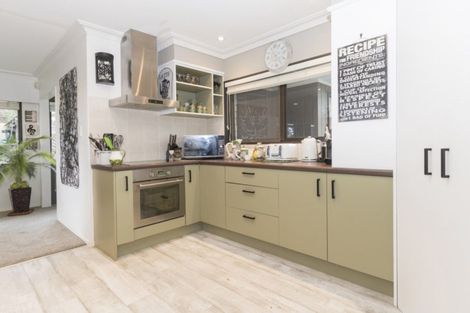 Photo of property in 2 Ruamoana Place, Omokoroa, 3114