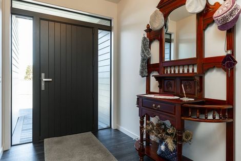 Photo of property in 21 Glentui Place, Waikawa, Picton, 7220