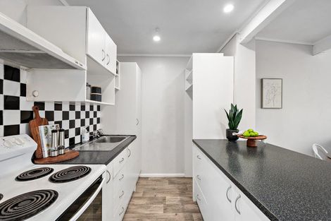 Photo of property in 7 Chetwode Grove, Newlands, Wellington, 6037