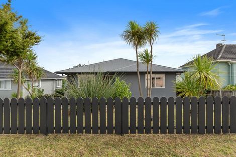 Photo of property in 99 Beresford Street, Bayswater, Auckland, 0622