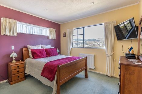 Photo of property in 7 Chastudon Place, Tawa, Wellington, 5028