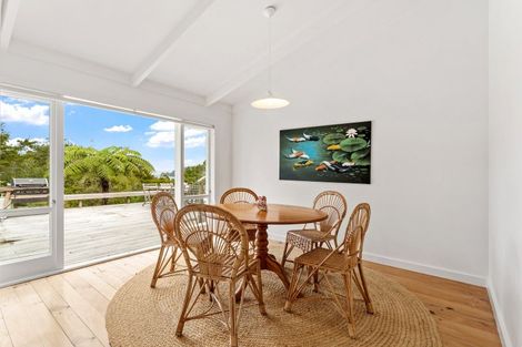 Photo of property in 16 Grand View Road, Leigh, 0985
