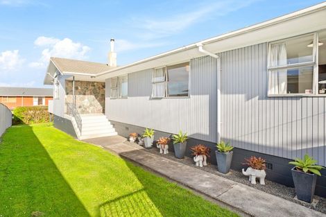 Photo of property in 6 Colwill Road, Massey, Auckland, 0614