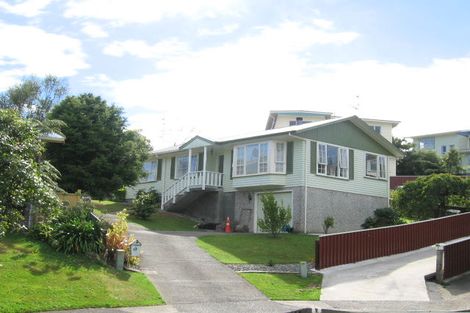 Photo of property in 17 Radiata Grove, Brown Owl, Upper Hutt, 5018