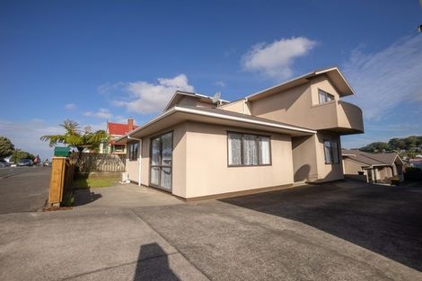 Photo of property in 1/253 Saint Aubyn Street, New Plymouth, 4310