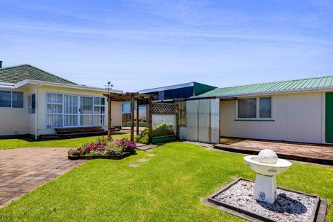 Photo of property in 81 Omata Road, Marfell, New Plymouth, 4310