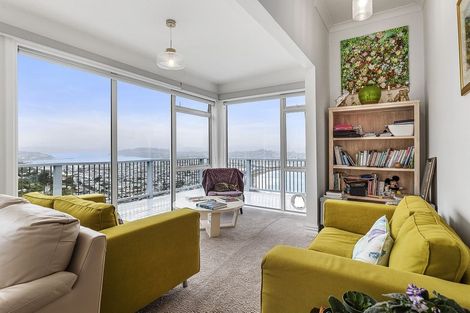 Photo of property in 8 Pari Tai Way, Houghton Bay, Wellington, 6023