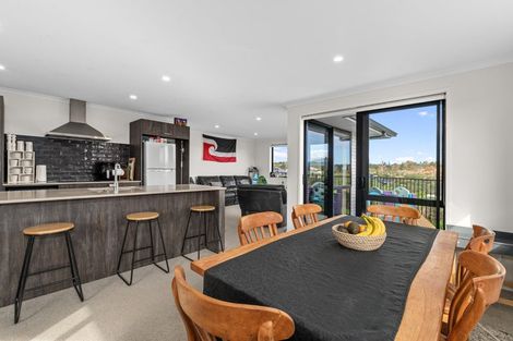 Photo of property in 21 Pioneer Crescent, Omokoroa, 3114