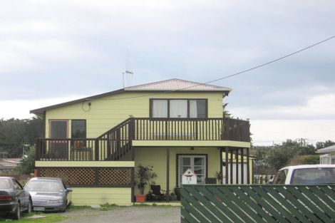 Photo of property in 13 Bond Street, Foxton Beach, Foxton, 4815