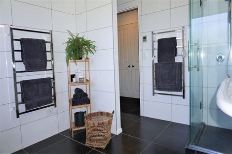 Photo of property in 66 Pohutukawa Drive, Levin, 5571