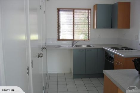 Photo of property in 9/6 John Jennings Drive, Oteha, Auckland, 0632