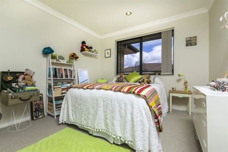 Photo of property in 33 Sapperton Drive, Henderson, Auckland, 0612