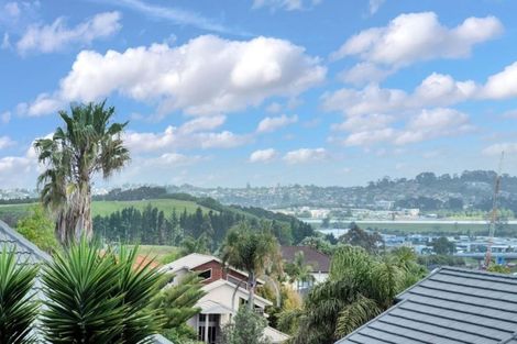 Photo of property in 9 Manu Place, Pinehill, Auckland, 0632