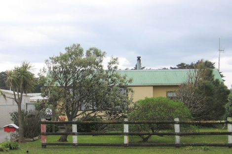 Photo of property in 17 Bond Street, Foxton Beach, Foxton, 4815
