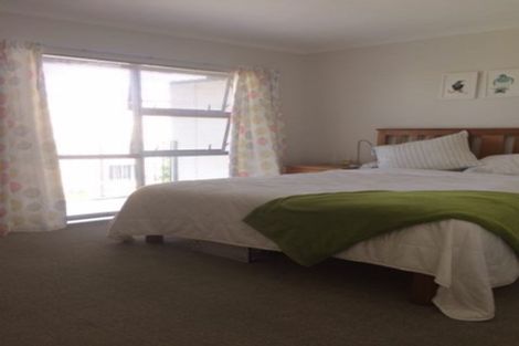 Photo of property in 10/17 Harbour View Road, Te Atatu Peninsula, Auckland, 0610