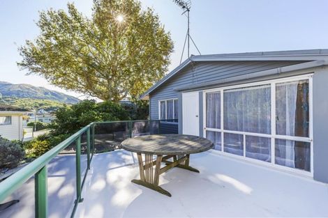 Photo of property in 26 Collins Avenue, Tawa, Wellington, 5028