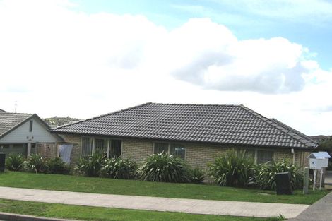 Photo of property in 8 Regents Park Place, Westgate, Auckland, 0614