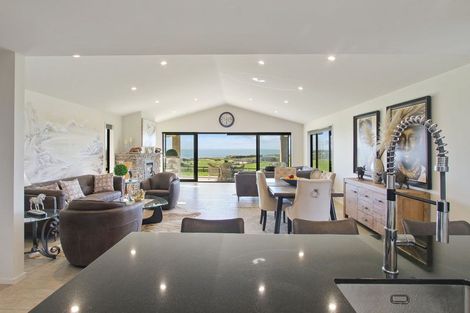 Photo of property in 205 Clarks Beach Road, Clarks Beach, Pukekohe, 2679