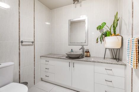 Photo of property in 71 Kittiwake Drive, Schnapper Rock, Auckland, 0632