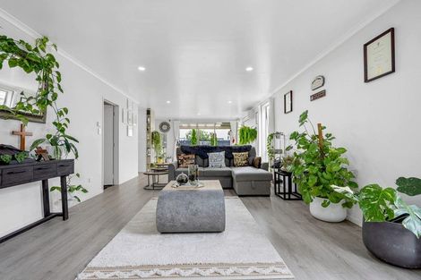 Photo of property in 52 Bruce Pulman Drive, Takanini, 2112