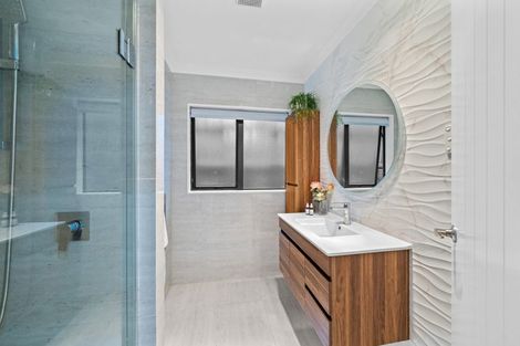 Photo of property in 15 Zefiro Drive, Massey, Auckland, 0614