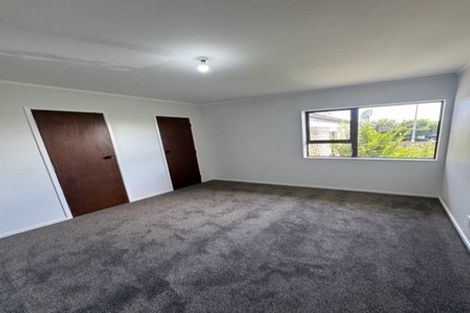 Photo of property in 2 Darlington Place, Glendene, Auckland, 0602