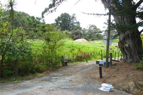 Photo of property in 10 Hobbs Road, Matakatia, Whangaparaoa, 0930