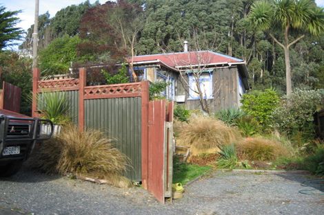 Photo of property in 28 Waikana Street, Broad Bay, Dunedin, 9014