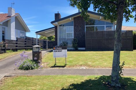 Photo of property in 15 Palliser Place, Milson, Palmerston North, 4414