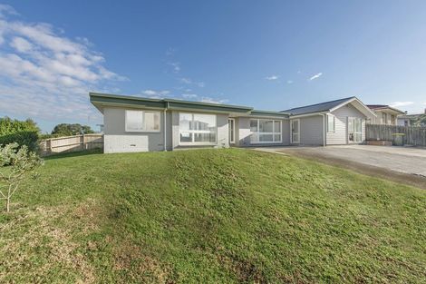 Photo of property in 2 Vanbrugh Place, Bucklands Beach, Auckland, 2014
