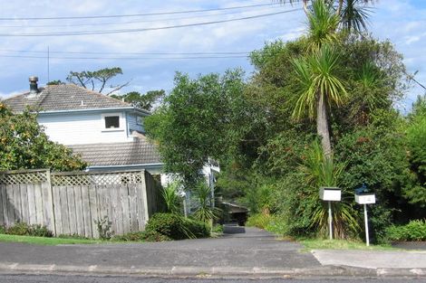 Photo of property in 2/12 Long Street, Torbay, Auckland, 0630