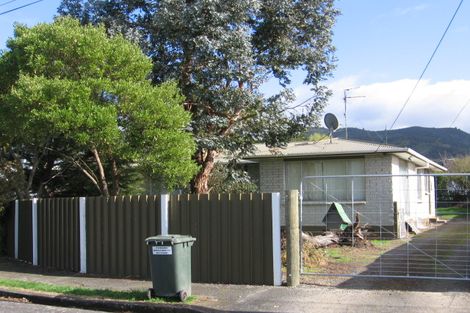 Photo of property in 11 Farrier Grove, Featherston, 5710
