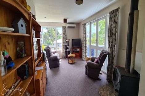 Photo of property in 14 View Street, Maungaturoto, 0520