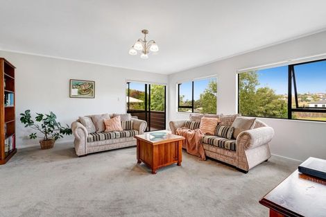 Photo of property in 32 Unsworth Drive, Unsworth Heights, Auckland, 0632