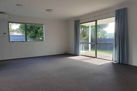 Photo of property in 17a Enderby Drive, Te Atatu Peninsula, Auckland, 0610