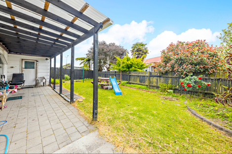 Photo of property in 17a Corolu Place, Conifer Grove, Takanini, 2112