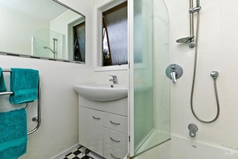 Photo of property in 33 Longreach Drive, Sunnyvale, Auckland, 0612