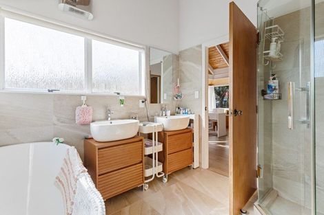 Photo of property in 177 West Harbour Drive, West Harbour, Auckland, 0618