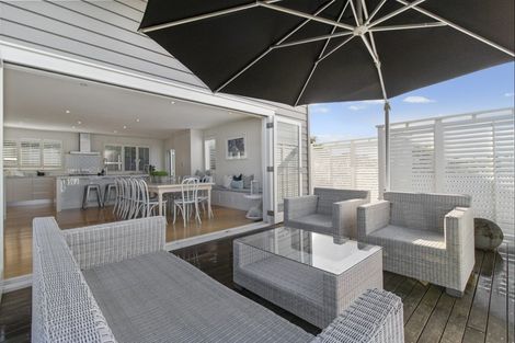 Photo of property in 8 Alfred Street, Northcote Point, Auckland, 0627