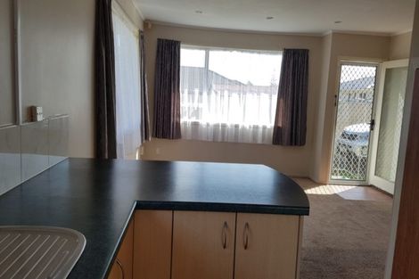 Photo of property in 3/4 Pomaria Road, Henderson, Auckland, 0610