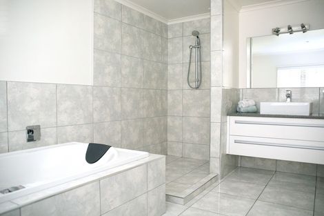 Photo of property in 245c Hill Road, The Gardens, Auckland, 2105