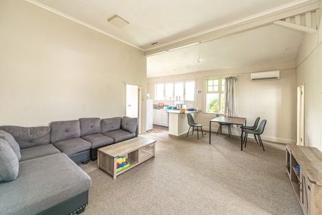 Photo of property in 16 Aotea Street, Castlecliff, Whanganui, 4501