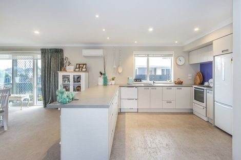 Photo of property in 48 Sandown Crescent, Aranui, Christchurch, 8061