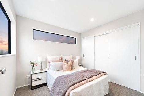 Photo of property in 2/33 Buscomb Avenue, Henderson, Auckland, 0610